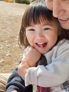 笑顔の子どもの写真